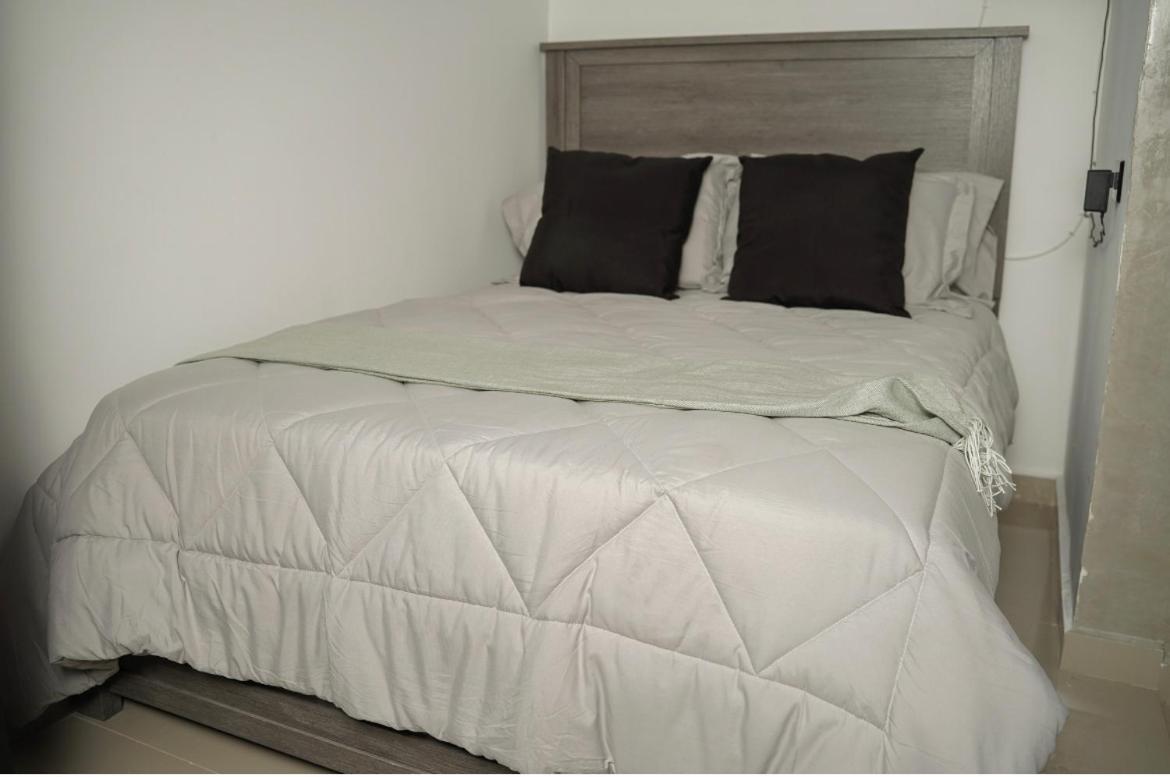 North Breeze Guest House 1 レビットタウン エクステリア 写真